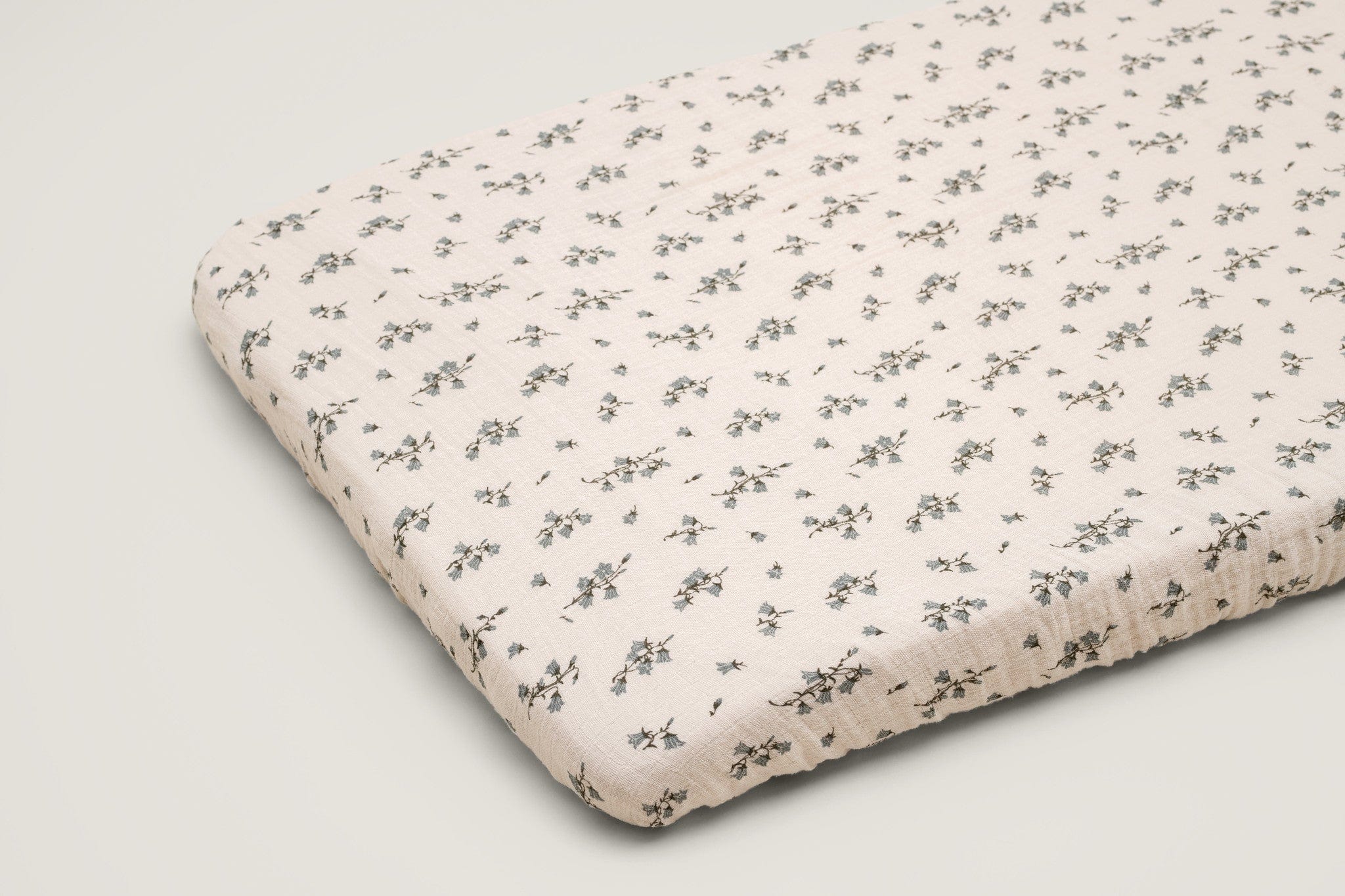 Muslin fitted sheet "Bellflower" for FREDERICK and PAUL